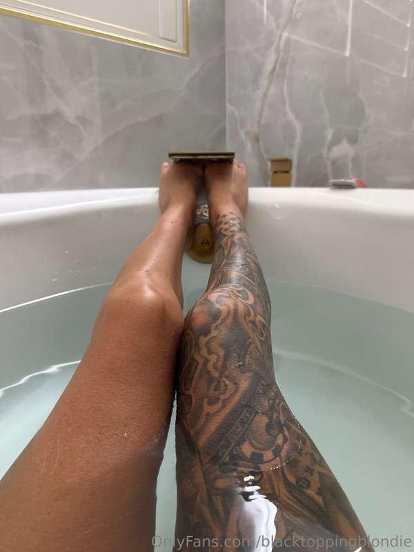 Taking applications for a foot rub 🫶🏽