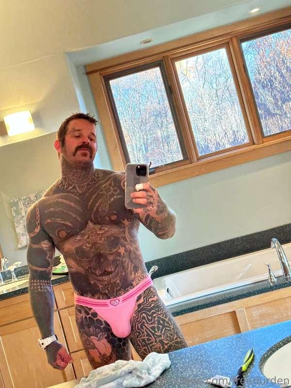 Like this post and I’ll send ya a nude pic!