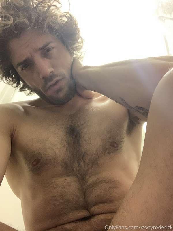 Messy hair don’t care! Come quarantine with me!