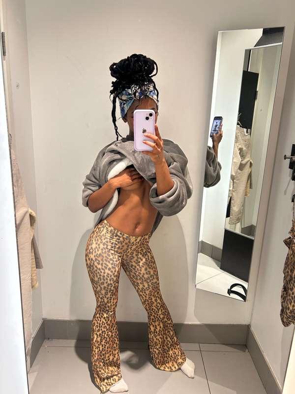 would u fuck me in the dressing room!?