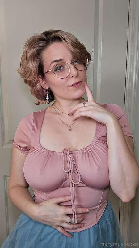 It's only natural that my nipples are hard... I keep imagini..