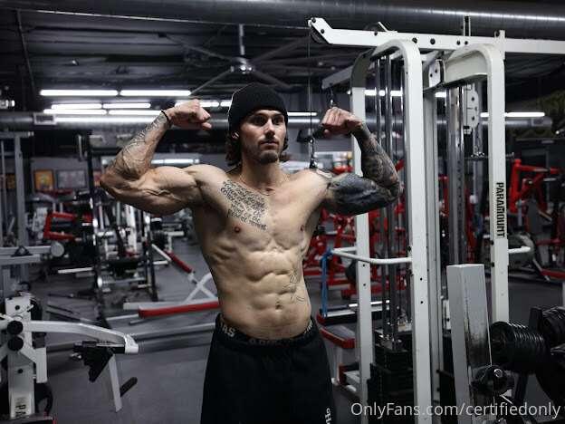 Y’all get the sneak peek of some pics for subscribing😏 idk i..