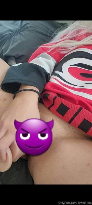 FULL LENGTH VIDEO 💦 fuck me in a hockey jersey till I cum 💦💦