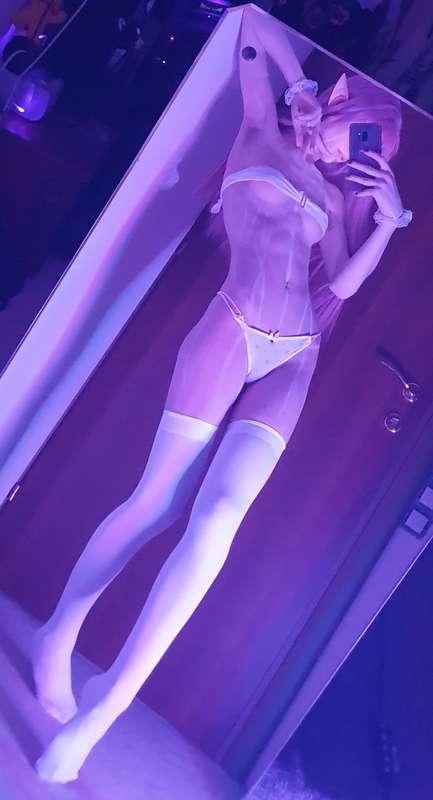 ok it's time to remember the elven photo shoot with small drawings on my body :3

#elf #cosplay #egirl #neon #teen #skinny #geek #nerdy #gamergirl #costume