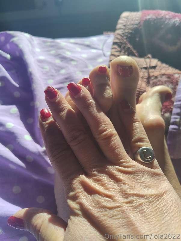 I need to fix my fingernails and toenails. Help me with a ti..