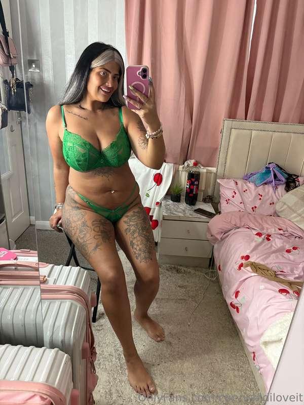 guess my fav colour lingerie 🤔🥺