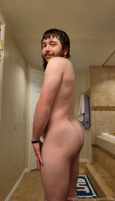 For those of you who like butts 😉  • • • • • •  #BigBearChaz..