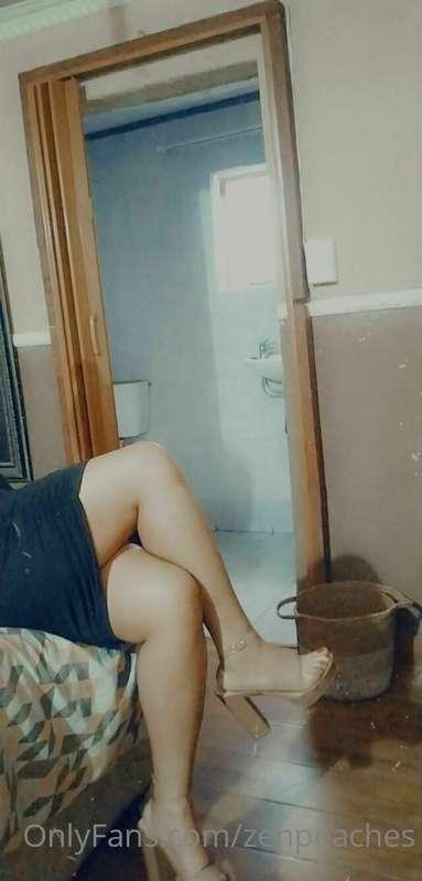 I don't know who you are but I wanna wrap my legs around you..