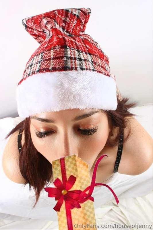 Espero sus regalitos para esta navidad 🎁😳