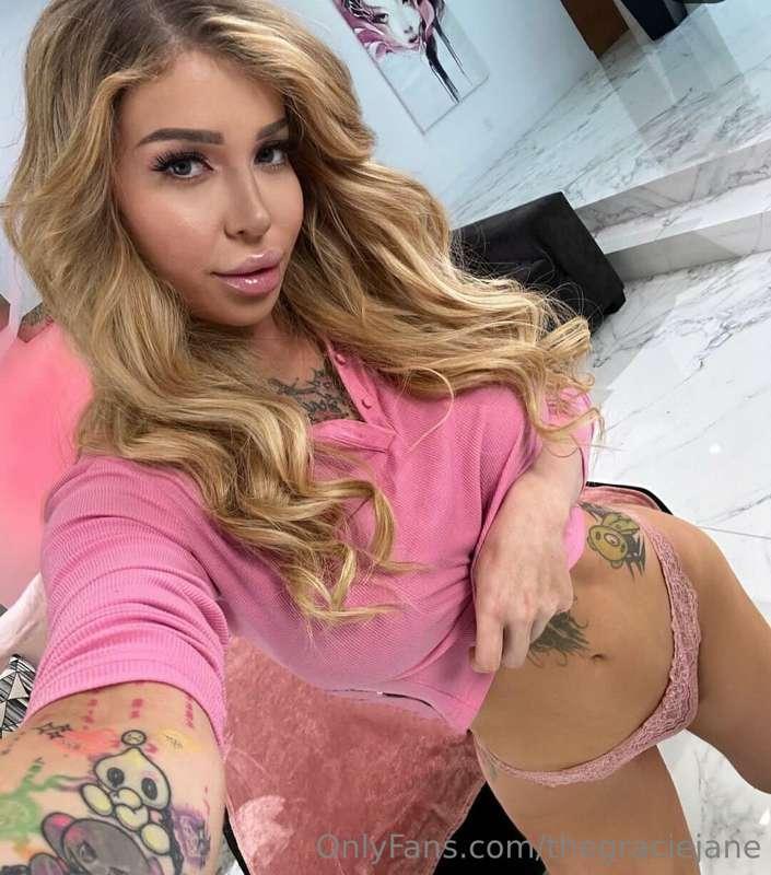 Just a little peek of what's under here... 😉💖