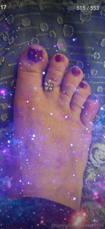 Suck on my toes baby x