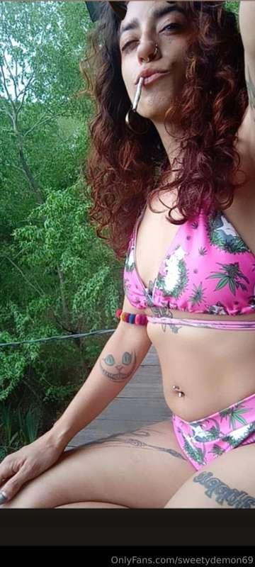 Spring is here! Come play with me in the garden!!