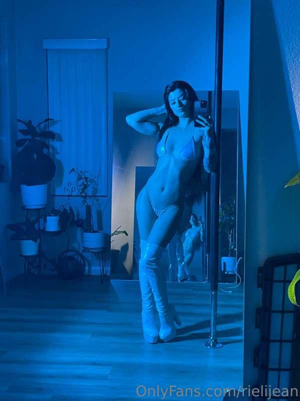 Did some fun pole videos today 💙💙💙