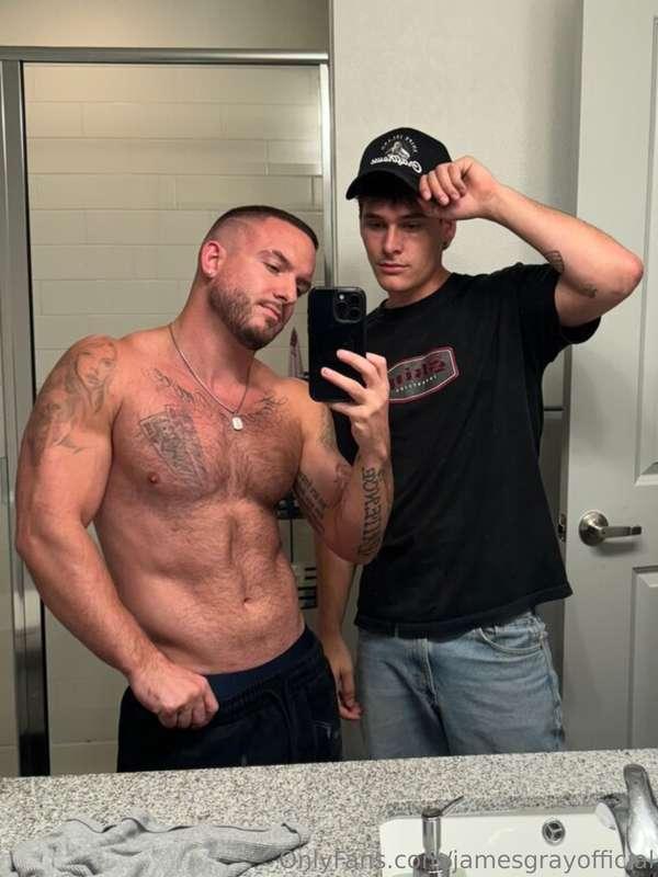 Going LIVE tonight with @kade_reese so don’t miss out on us ..