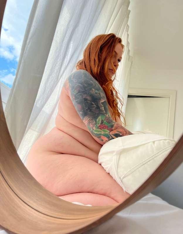 Mondays are for staying naked in bed… just need some company..