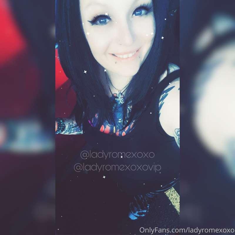 That smile. Those eyes. 

@ladyromexoxovip