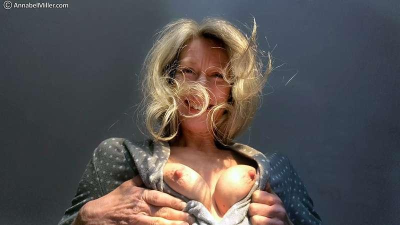 Yes, I also have fun with my own tits! I like to share this ..