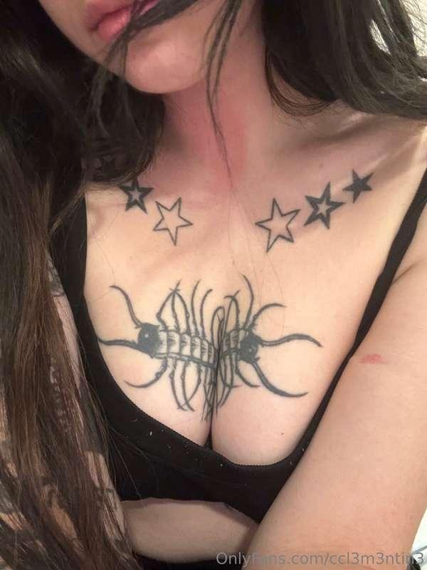 i hurt my neck:( it needs a kiss