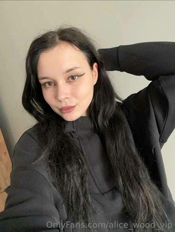 What is your ideal evening plan? 🖤🙈