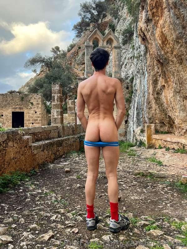 swipe for more & more ASS 😈
