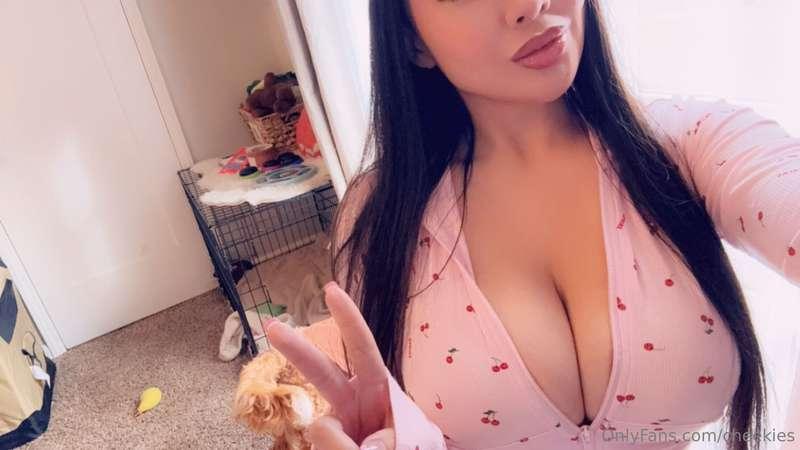 Goodmorningggg woke up wanting to be tiddy fucked