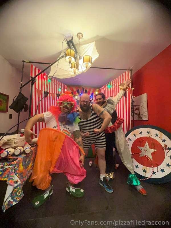HORNY CLOWN ACTIVITIES!🤡@emiznuel📸@GaboGarcia1977
