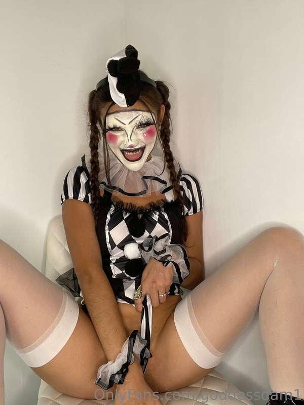 this clown wants to get dirty 😈