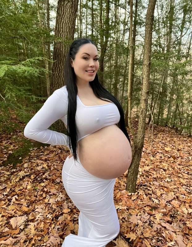 Looking so cute 🤰
