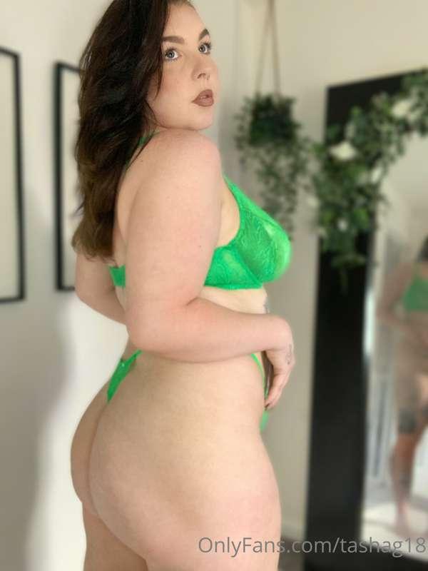 Goddess in green 💚😉