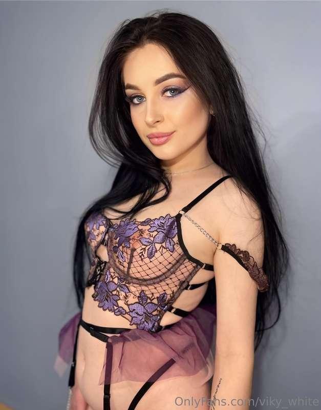 🔥 BUSTY HOTTIE @morana_juicee IS ALL ALONE & READY FOR SOME ..