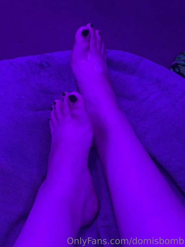 Daddy fucks my feet for the first time 💦🦶🏻