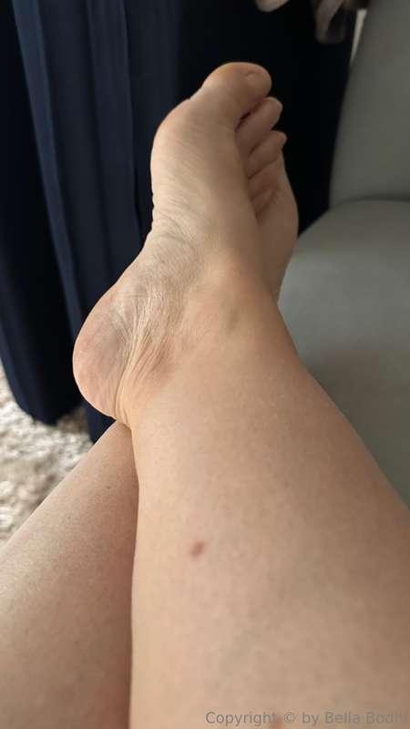 🦶🏼👅💋
