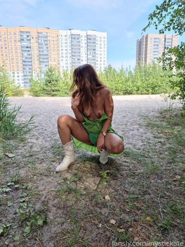 Who wants to take a walk with me? 😇

#fyp #flashing #public #outdoor #outdoors #exhibitionist #exhibitionism #tits #natural #amateur #smalltits #upskirt #panties #heels #squat 