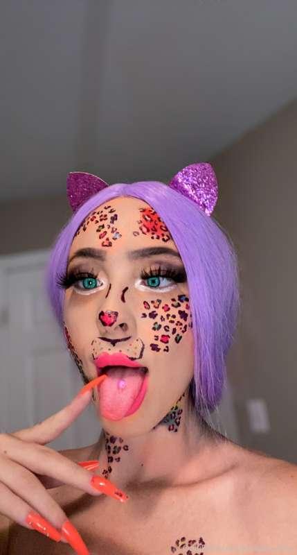 Make me purrrr go buy my vids !
