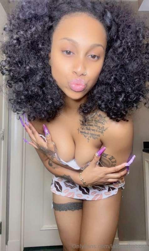 ### It turns me on so bad when I get my tits painted in hot ..