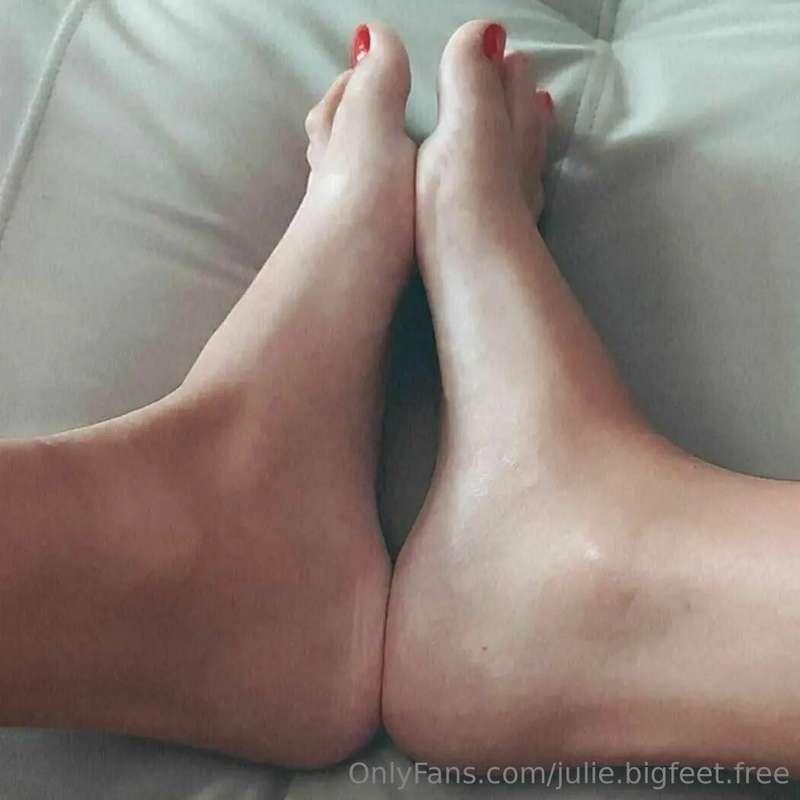 Like if you love big feet 😍🔥  Subscribe to my VIP account @j..