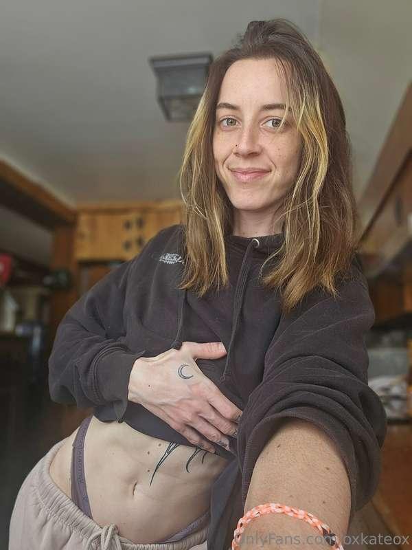 Kiss my belly, then my pussy 😈