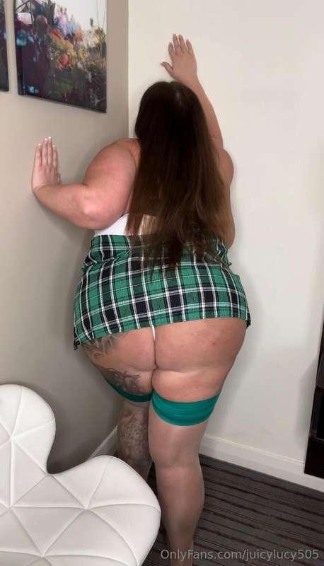 Which one??? 🍑🍑