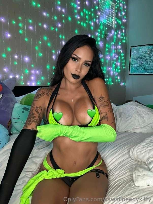 Shego 💚🖤 Don’t miss the rest of my bikini cosplays this week..