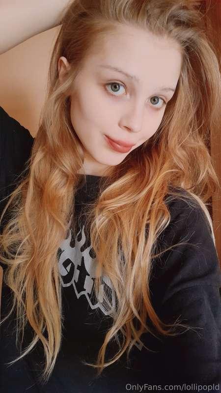 Come closer to me and give me your kiss😘