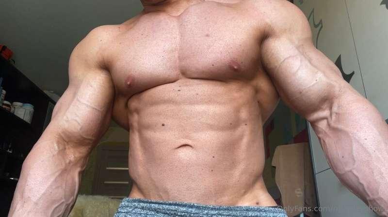 New! Muscle worship show 💪🤩 new updateClose flexing 👍💪Incred..