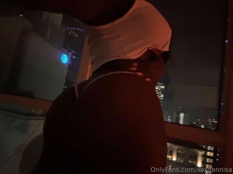 strip tease in the city 🌃 watch me spread & bounce 😈👅
