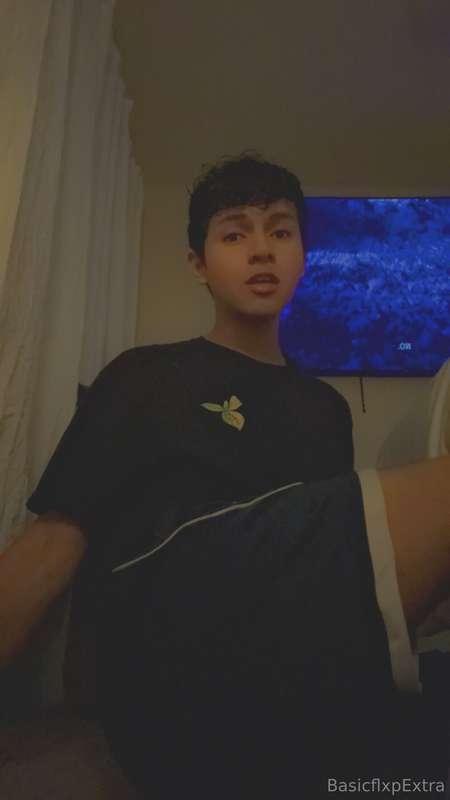 Let’s be friends? 🤧🩷