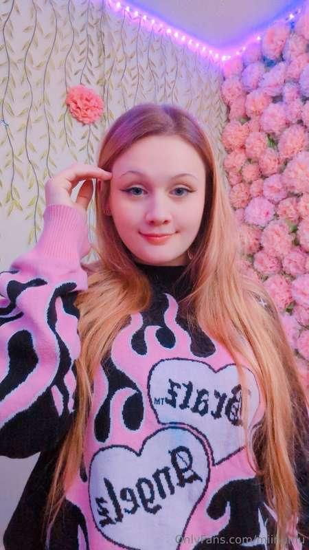 Cute and cozy in my fav sweater 💞   ( 1 m 11 s video body to..