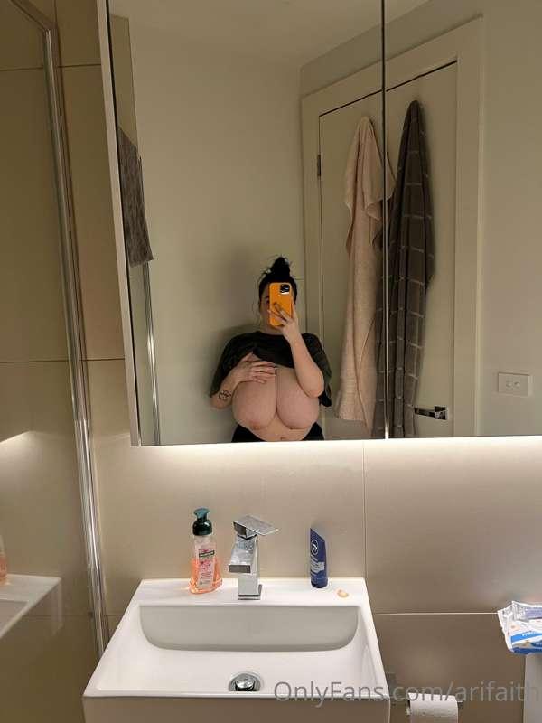 mirror selfies..whats new?