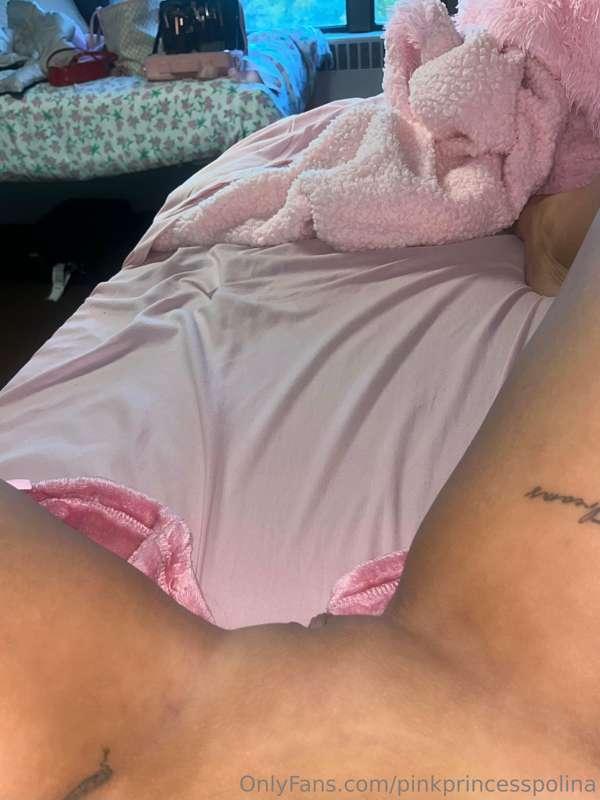 only thing missing is you between my legs .. would you eat m..