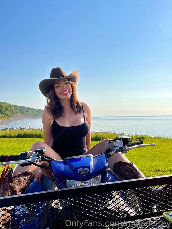 Want to join me for a quick ride on my atv? ⚙️😉