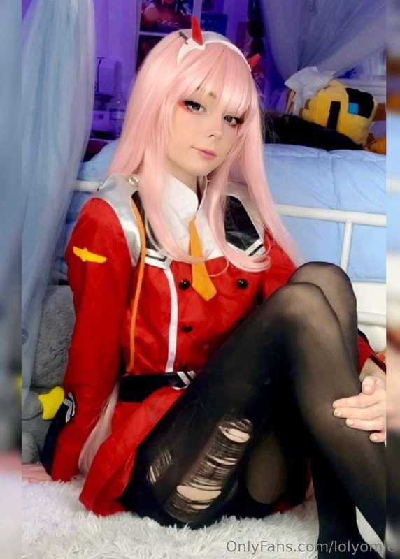 I love cosplaying Zero Two she’s so cute ^-^