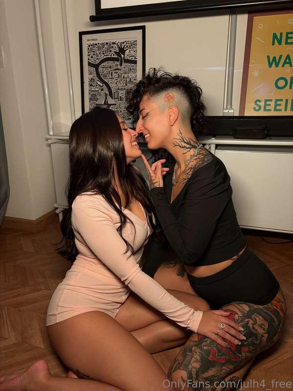 Do u like watching me makeout with hot girls? 🤪