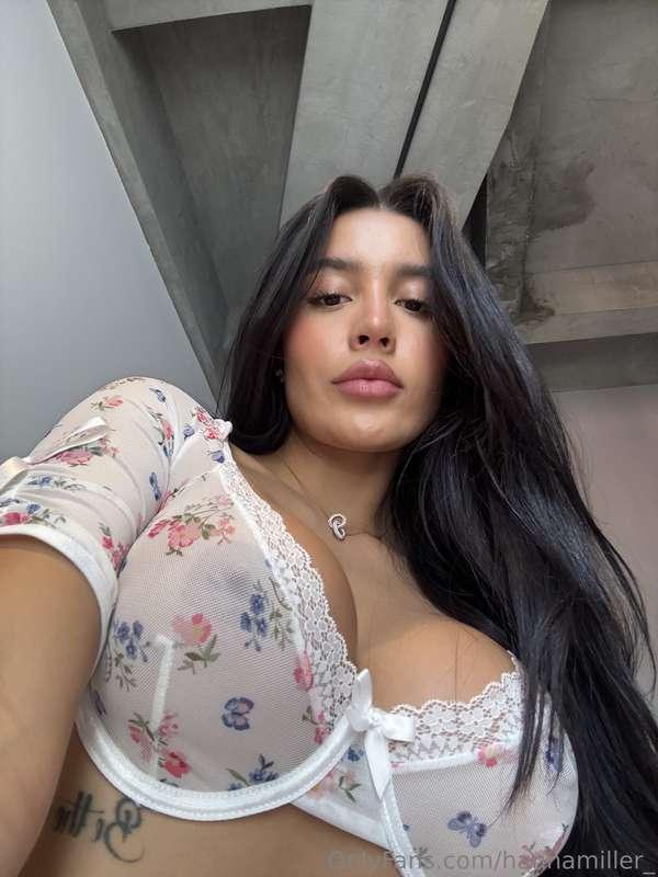 Helloooo there 🤭🤭 what are you doinggg? lmk on my DM 🥰🥰